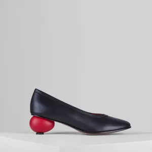 Egg Pumps in Nero Rosso
