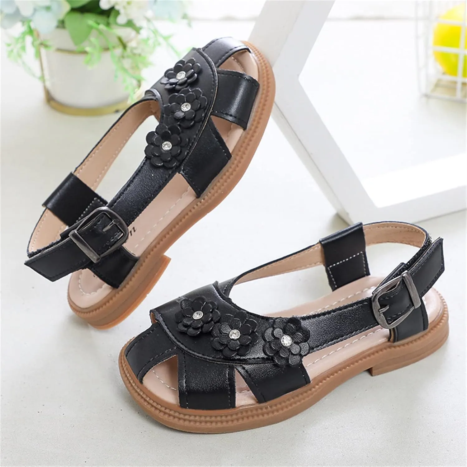 Girls Flower Hollow Beach Shoes 2025 Summer Stylish Kids Lightweight Soft Sole Slip On Buckle Strap Casual Sandals