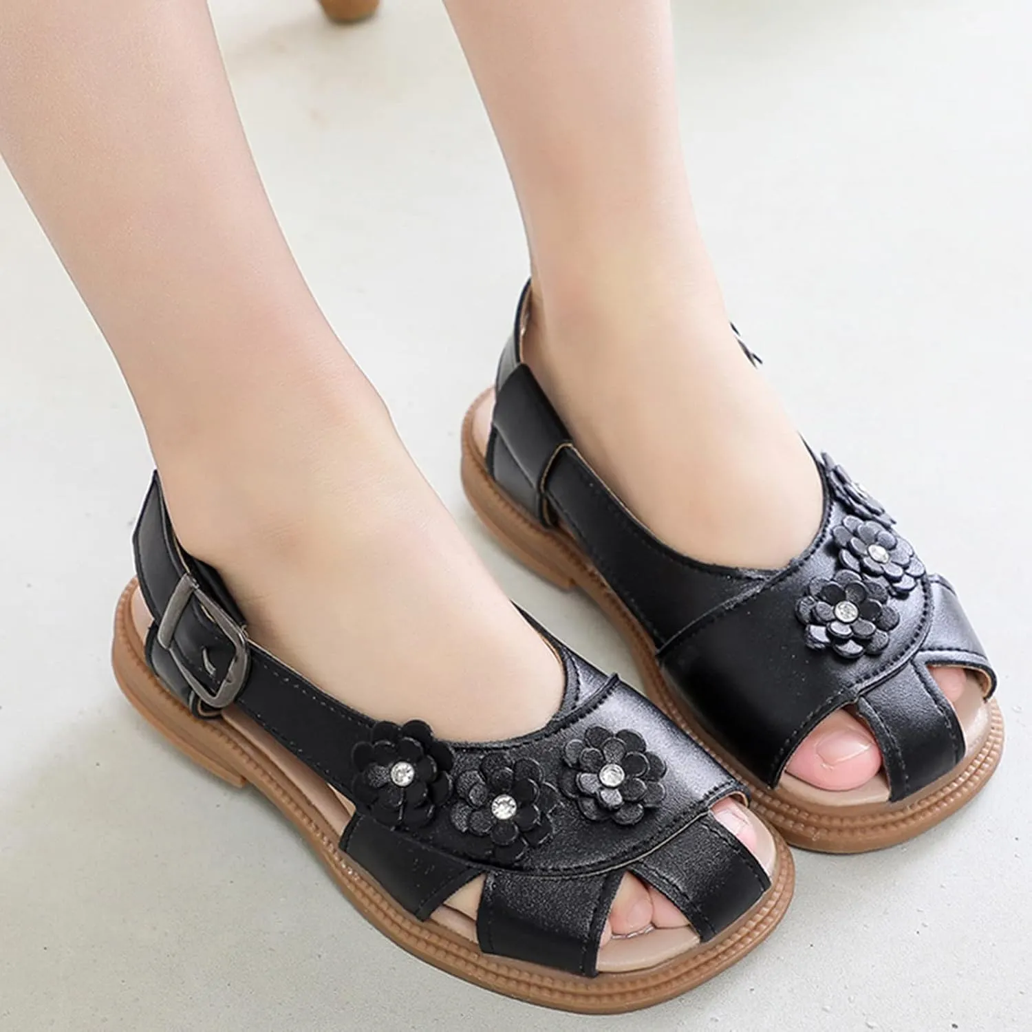 Girls Flower Hollow Beach Shoes 2025 Summer Stylish Kids Lightweight Soft Sole Slip On Buckle Strap Casual Sandals