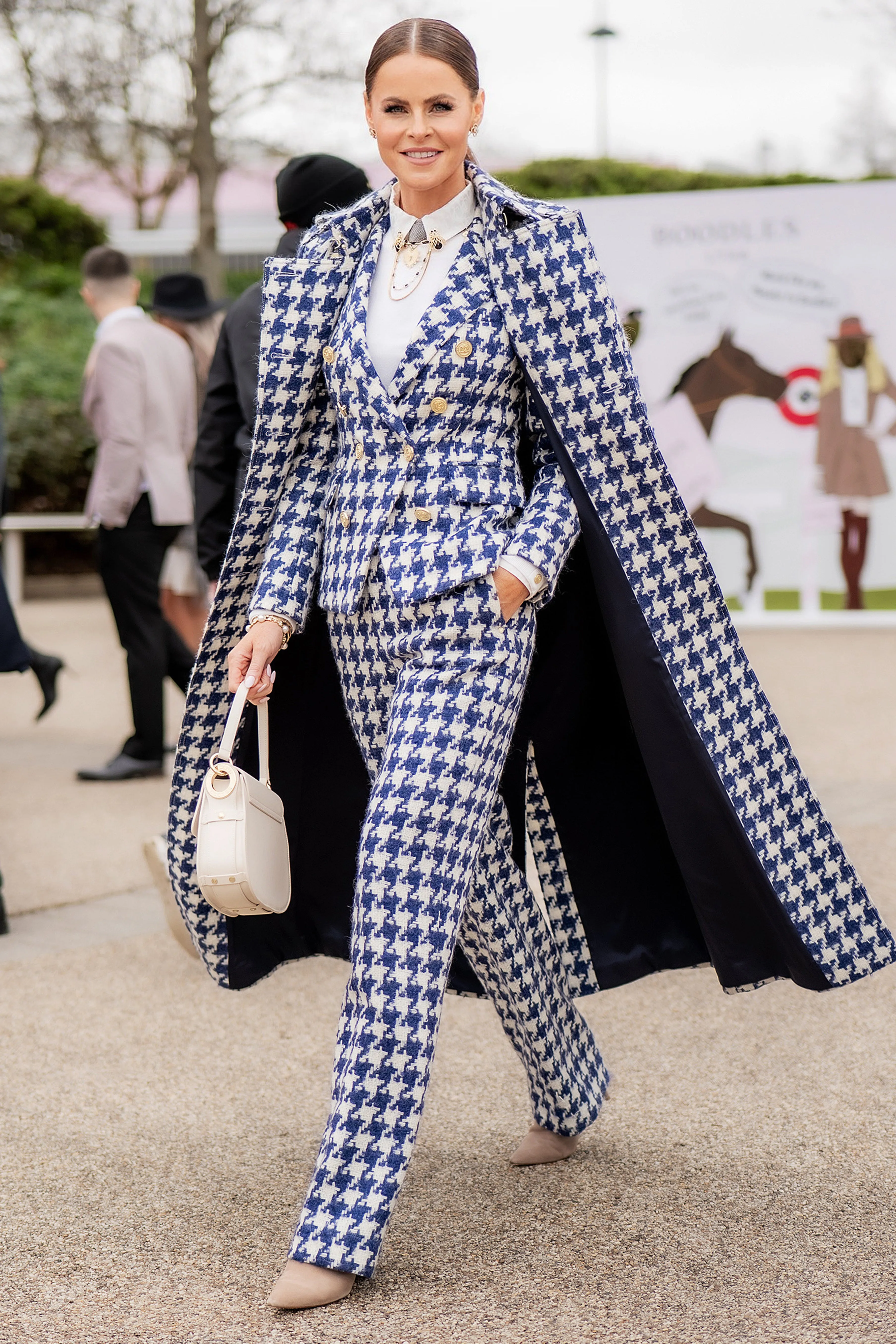 Jade's Large Scale Navy Houndstooth Look