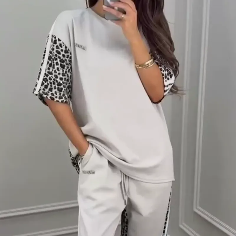 Leopard Print Patchwork Sweatshirt
